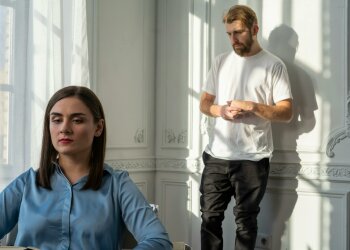 Z życia wzięte. "Wolał zostać bez pracy, niż zarabiać najniższą krajową": O chlebie dla dzieci myślałam już tylko ja