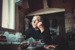 Z życia wzięte. "Moje dzieci traktowały moją rentę jak rodzinny bankomat": Zostawałam bez pieniędzy na leki i jedzenie