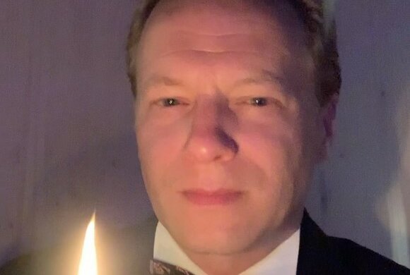 Maciej Stuhr ponownie przerwał milczenie. Zdradził, w jakim jest stanie jego ojciec Jerzy. Nie jest dobrze