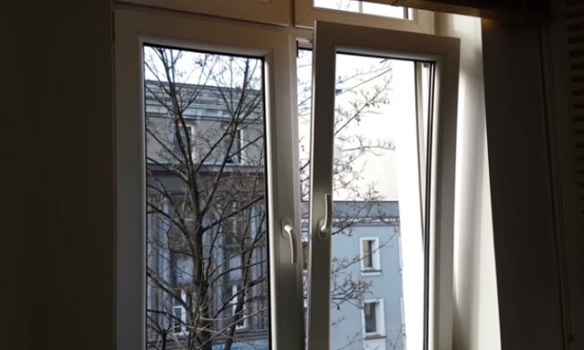 Okno. Źródło: Youtube