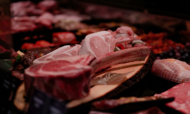 Kontrola mięsa w polskich sklepach. Inspekcja wykryła nieprawidłowości