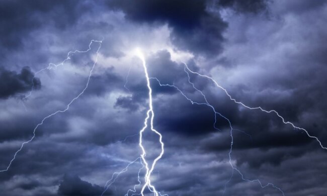 Synoptycy ostrzegają przed niebezpiecznymi warunkami atmosferycznymi. Dotyczą one całej Polski