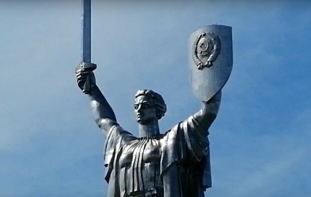 Statua Matki Ojczyzny w Kijowie / YouTube: Podróże Przy Okazji