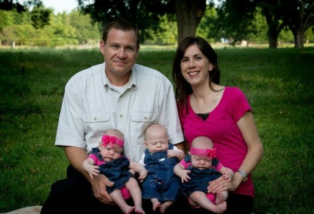 Bezdzietna para zdecydowała się na bliźnięta, ale nagle stała się rodzicami sześciorga dzieci