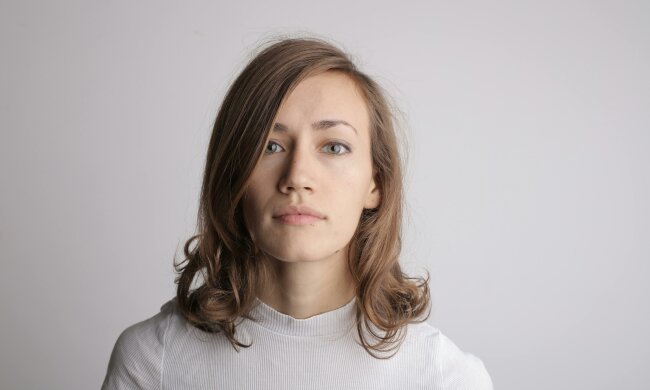 Z życia wzięte. "Mój mąż wymaga czystego domu i jedzenia na stole, a ja pracuję, żeby nas utrzymać": On jest bezrobotny