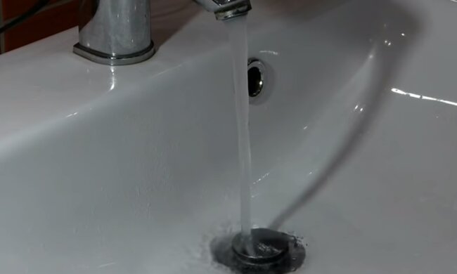 Woda z kranu/YouTube @Świat natury