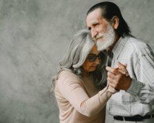 Z życia wzięte. "Ojciec przez 40 lat nie kupił mamie ani jednej róży": Myślałam, że był skąpy, ale prawda bolała bardziej