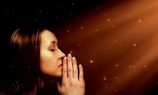 Modlitwa, źródło: YouTube/Celestial Inspiration