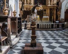 Zabytkowy pulpit wraca do Bazyli św. Mikołaja