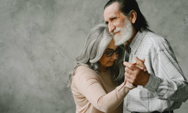 Z życia wzięte. "Ojciec przez 40 lat nie kupił mamie ani jednej róży": Myślałam, że był skąpy, ale prawda bolała bardziej