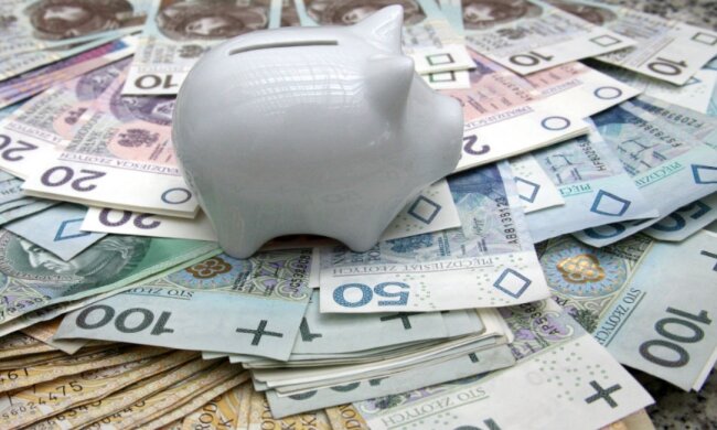 Dodatkowa gotówka dla setek tysięcy Polaków. Co zrobić, by dostać pieniądze