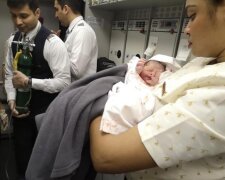 Dziecko przyszło na świat w samolocie. Poród pasażerki odebrała laryngolog