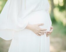 Z życia wzięte. "Mama wyjechała na zarobki do Wielkiej Brytanii": Miała wrócić z pieniędzmi na mieszkanie, a wróciła w ciąży