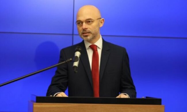 Kolejny minister z pozytywnym wynikiem testu na obecność koronawirusa. O chorobie poinformował na mediach społecznościowych