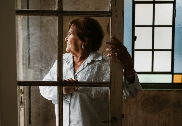 Z życia wzięte. "Syn i synowa wyjechali za granicę": A ja zostałam sama z ich kredytem i pustym domem