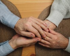 Z życia wzięte. "Poświęciłam się opiece nad dziadkami": Ich testament złamał mi serce