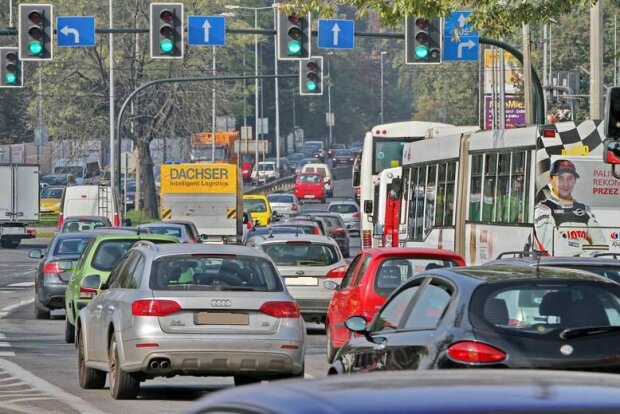 Kraków: radni nie zgadzają się na nowe rozwiązania komunikacyjne wprowadzone przez urzędników. Czy miasto czeka paraliż komunikacyjny?