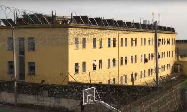 Więzienie Korydallos/YT @Best Greek TV