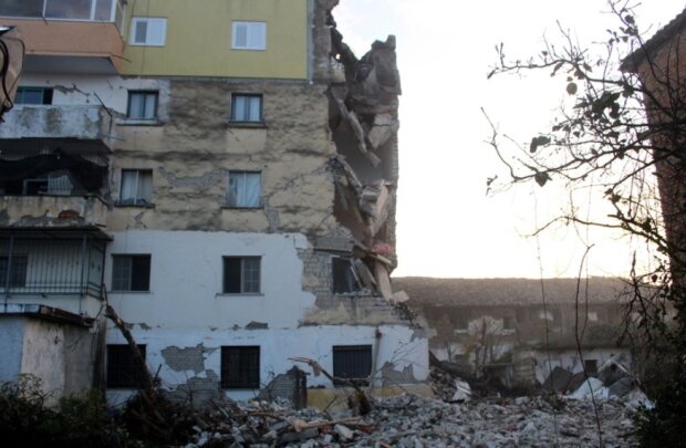 W Albanii doszło do największego od trzydziestu lat trzęsienia ziemi. Służby ratownicze próbują oszukać przeznaczenie i ocalić leżących pod gruzami