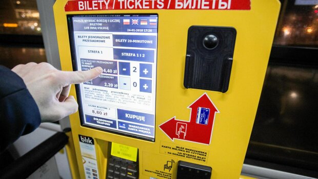 Biletomat, komunikacja miejska/ metrowarszawa.gazeta.pl