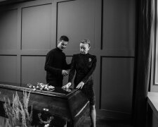 Z życia wzięte. "Po odejściu ojca mama zaczęła się stroić, a cała wieś huczy od plotek": Według nich powinna cierpieć