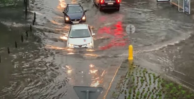 Jedno z polskich miast niemal znikło pod wodą. Porażające zdjęcia zalanych ulic i podtopionych budynków. Mieszkańcy są zrozpaczeni