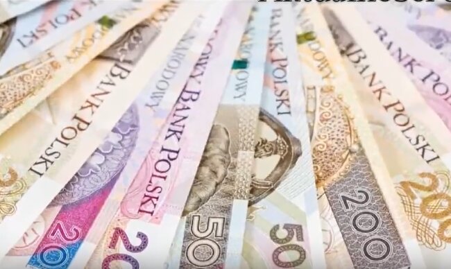 Ekstra pieniądze od Zakładu Ubezpieczeń Społecznych. Dziesiątki tysięcy seniorów z dodatkowymi pieniędzmi. Niektórzy otrzymają nawet 12 786 złotych