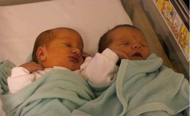 Przybyła do szpitala z zatruciem i została wysłana do szpitala położniczego. Urodziła dwoje dzieci w wieku 45 lat