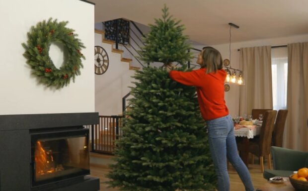 Sztuczna choinka/YouTube @Clarex Christmas Tree & Decorations