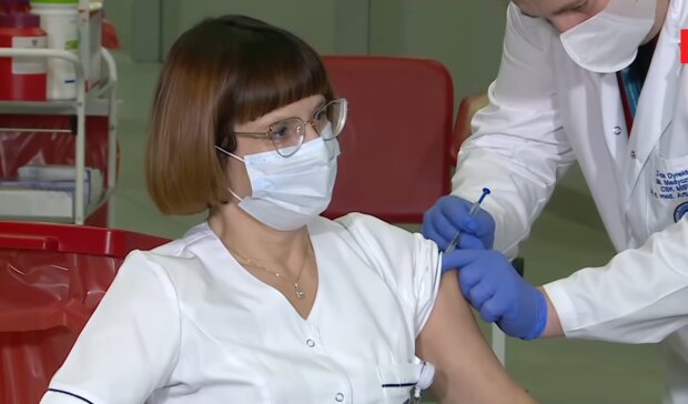 Pierwsza zaszczepiona na Covid-19 osoba w Polsce/ YouTube @WP