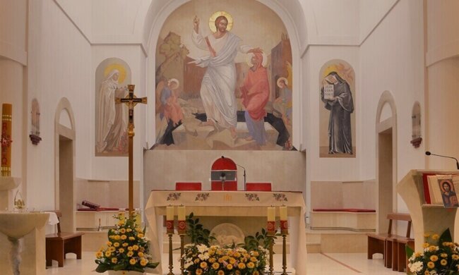 Ołtarz. Źródło: parafiamagdalenka.pl