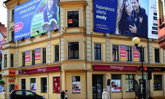 Nowe przepisy mogą słono kosztować przedsiębiorców. Wszystko przez nieprawidłowe banery reklamowe