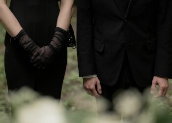 Z życia wzięte. Brat dostał klucze do domu po śmierci ojca. Sąsiad zobaczył, jak przed spisem majątku wywoził meble