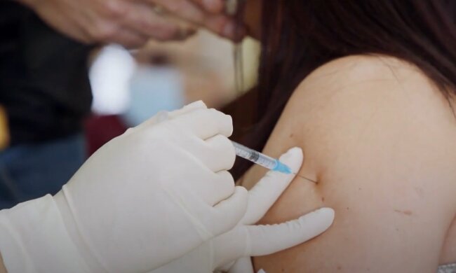 Szczepienie na COVID-19. Źródło: Youtube naTemat.pl