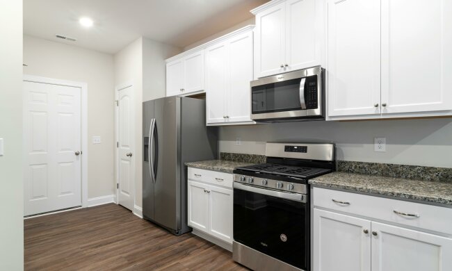 Szuflada pod piekarnikiem to nie magazyn. Jej prawdziwa funkcja zaskakuje