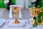 Kwoty w kopertach znów budzą emocje. Ile trzeba dać na komunię w 2026