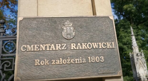Kraków: tradycyjna kwesta na rzecz cmentarza Rakowickiego została przeniesiona do Internetu. Jak można pomóc