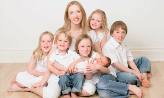 W 2016 roku mąż Darii zostawił ją samą z trzynaściorgiem dzieci. Jej los po 4 latach zadziwia