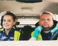 Piosenka policjantów stała się hitem. Źródło: Twitter