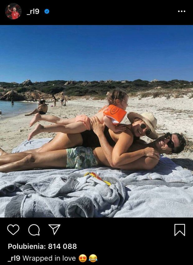 Lewandowski "owinięty w miłość" z żoną Anną i córką Klarą (Instagram)