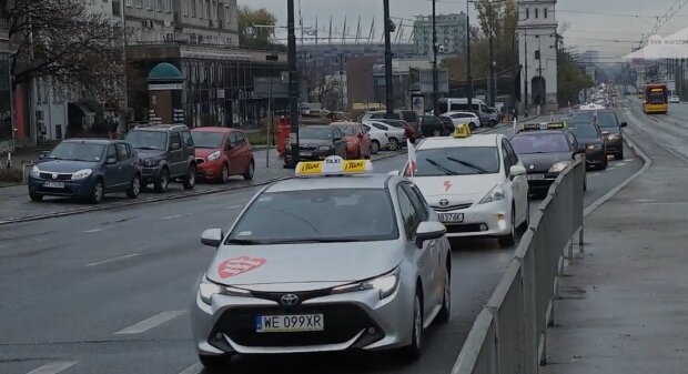 Protest taksówkarzy/ Screen z video https://tvn24.pl/