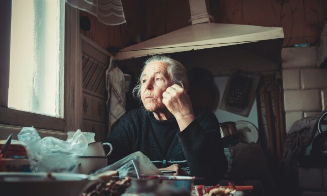 Z życia wzięte. "Dla moich dzieci jestem ważna tylko wtedy, gdy przychodzi emerytura": Na zwykły telefon nie mają już czasu