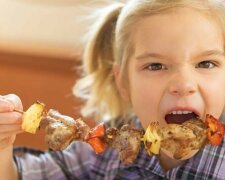 Mięso w diecie dziecka. Sprawdź, czy nie szkodzisz swojemu dziecku!