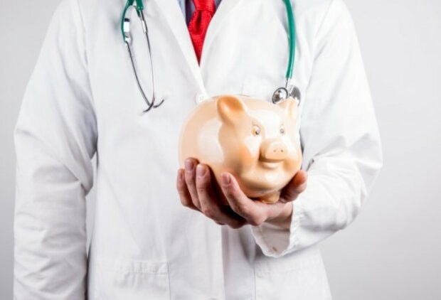 Zarobki lekarzy i pielęgniarek/screen Pixabay