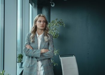 Z życia wzięte. "Nie mogę kupić nawet masła bez zgody męża": Tak wygląda moje życie, odkąd zabrał mi kartę