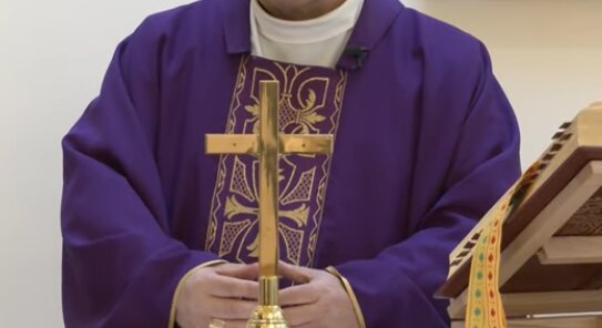 Koronawirus w kościele. Źródło: Youtube