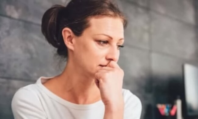 Kobieta/YouTube @Ploteczki