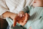 mama i dziecko @pexels
