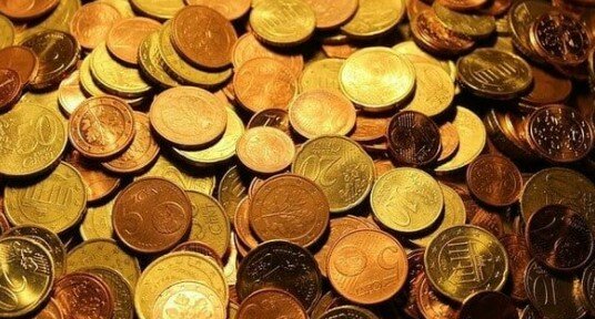 Sen o pieniądzach. Jak interpretować sny, w których pojawiają się banknoty lub bilon