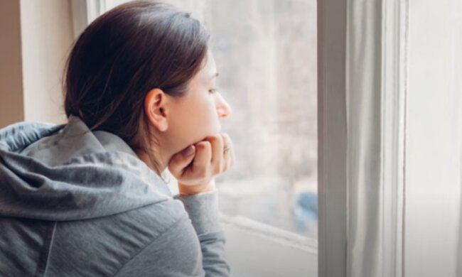 Kobieta/YouTube @Ploteczki